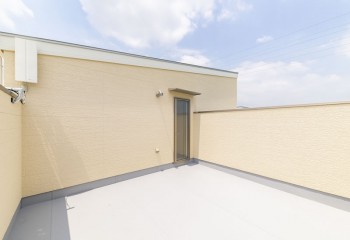 プライベートと安全性を確保したバルコニー プライベートと安全性を確保したバルコニー